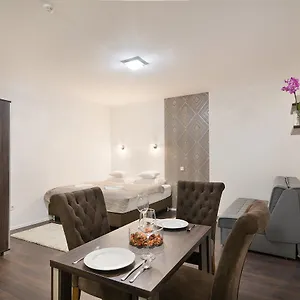 4* Aparthotel Paulay Downtown